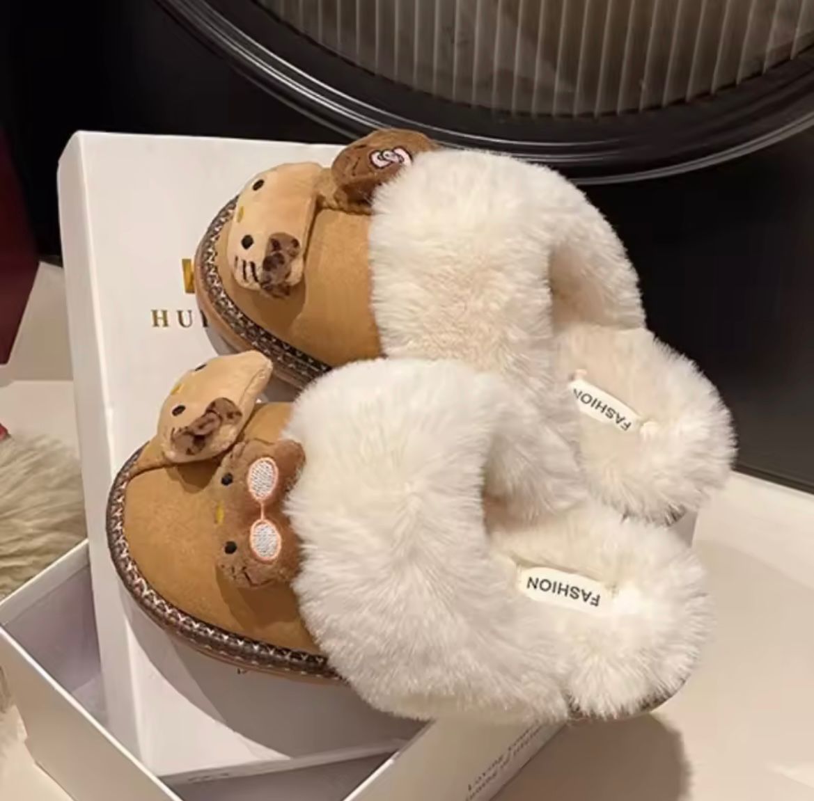 Hello Kitty Fluffy slippers