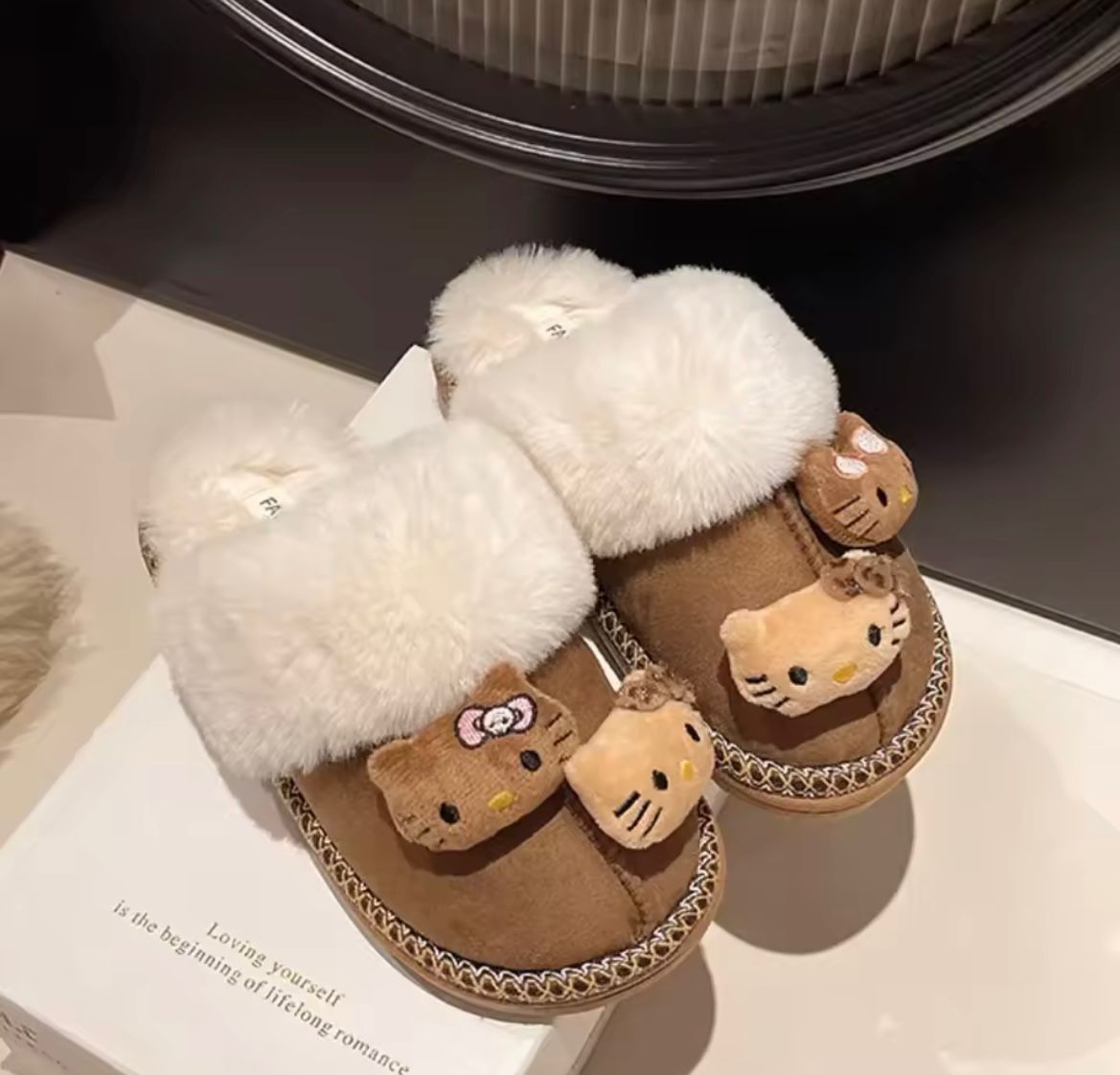 Hello Kitty Fluffy slippers